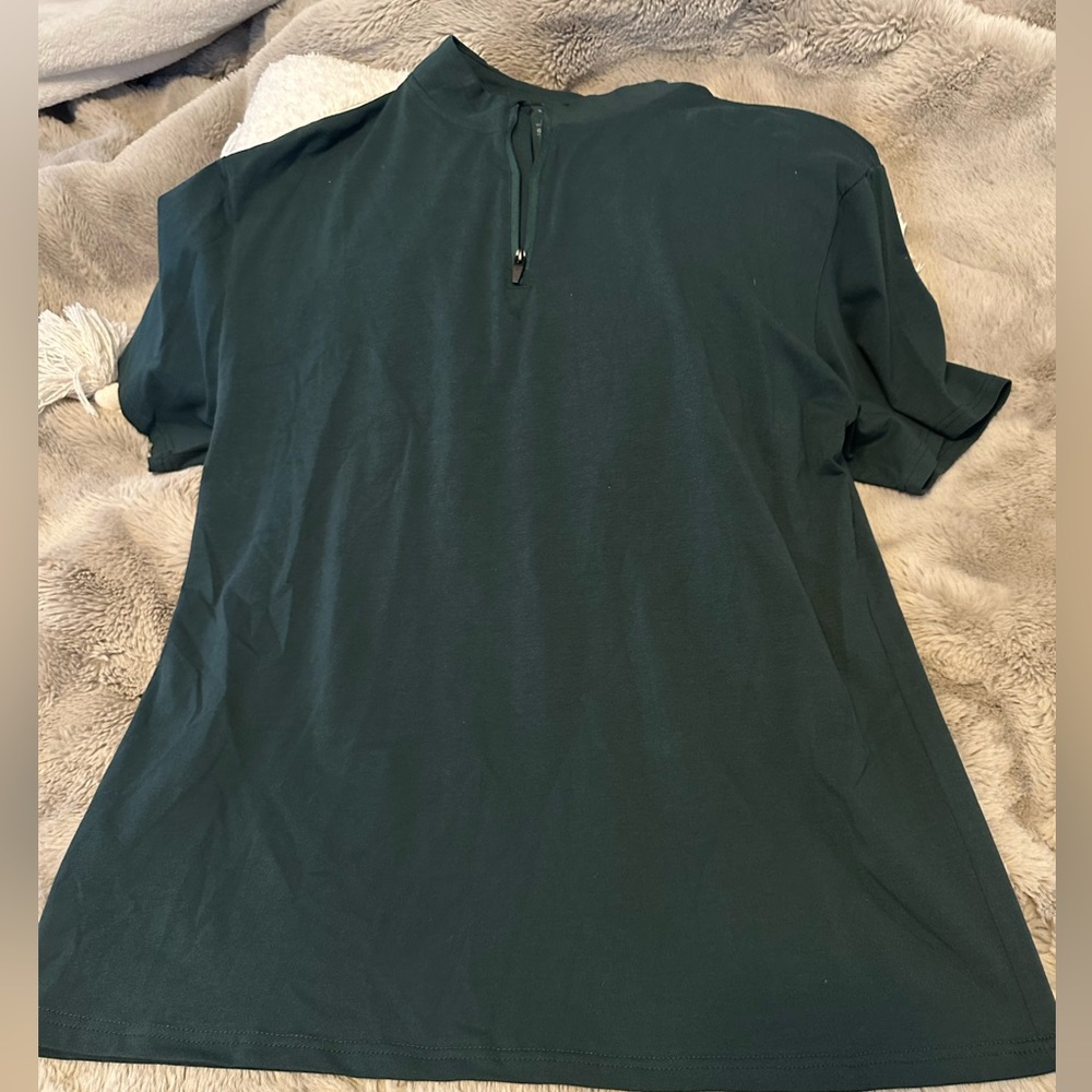 Nwot - YTD MENS COTTON SHORT SLEEVE V NECK ATHLETIC FIT